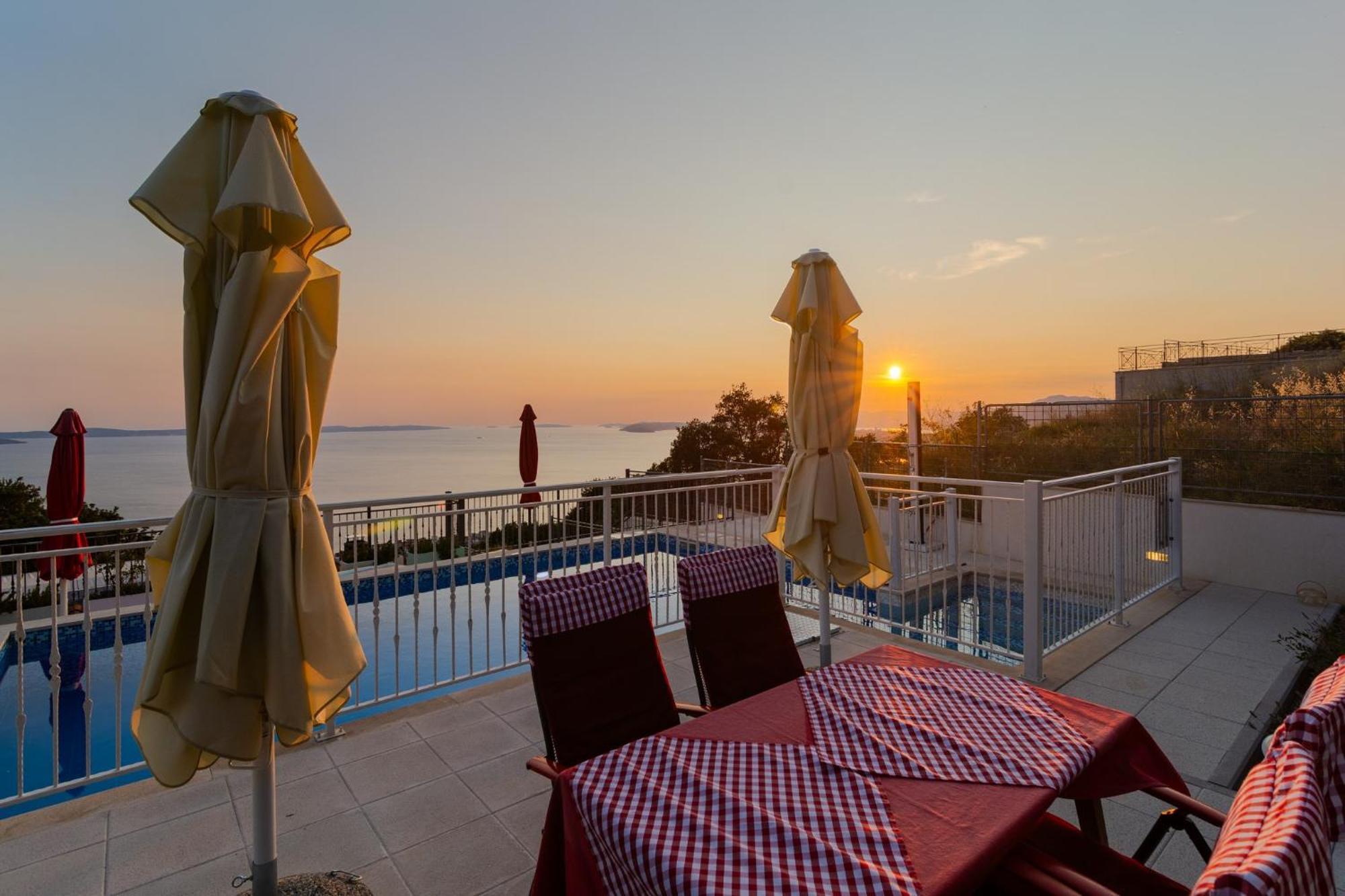 Kuca Za Odmor R&A Villa Podstrana Bagian luar foto